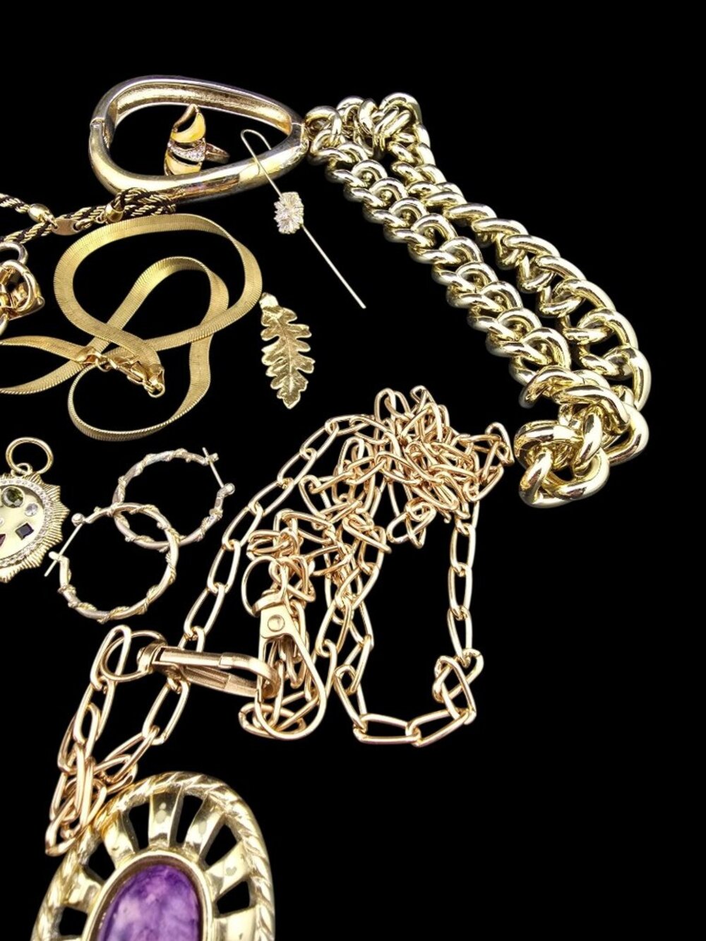 18 Pcs Gold Tone Jewelry Lot Necklaces Bracelets Brooches Charms Mixed Styles - Picture 5 of 9